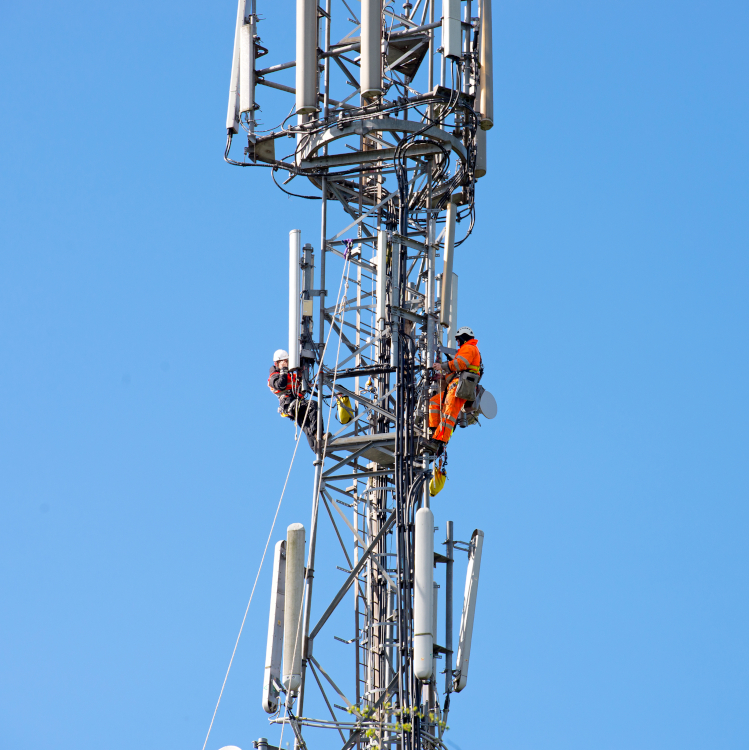 installers improving mobile coverage on cell phone tower